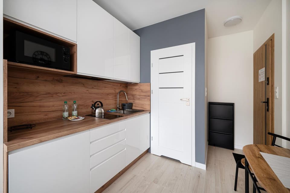 Kitchen or kitchenette, Dining area, stove