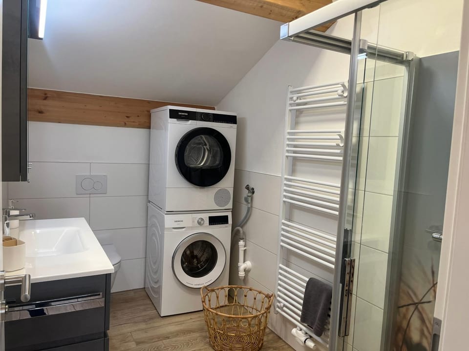 Shower, Bathroom, washing machine, dryer