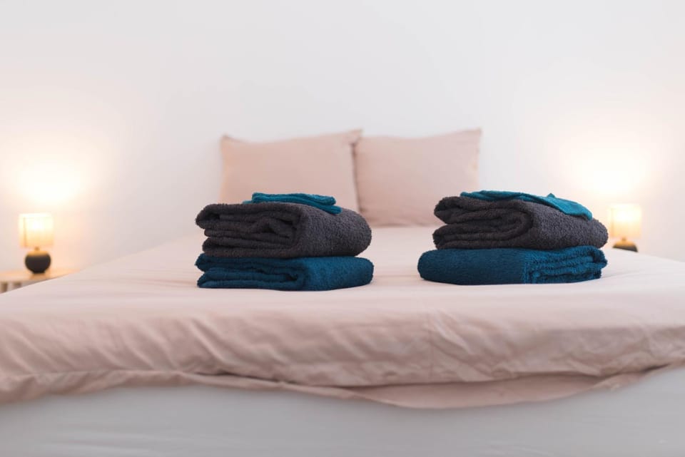 Bedroom, heating, heating, towels, towels