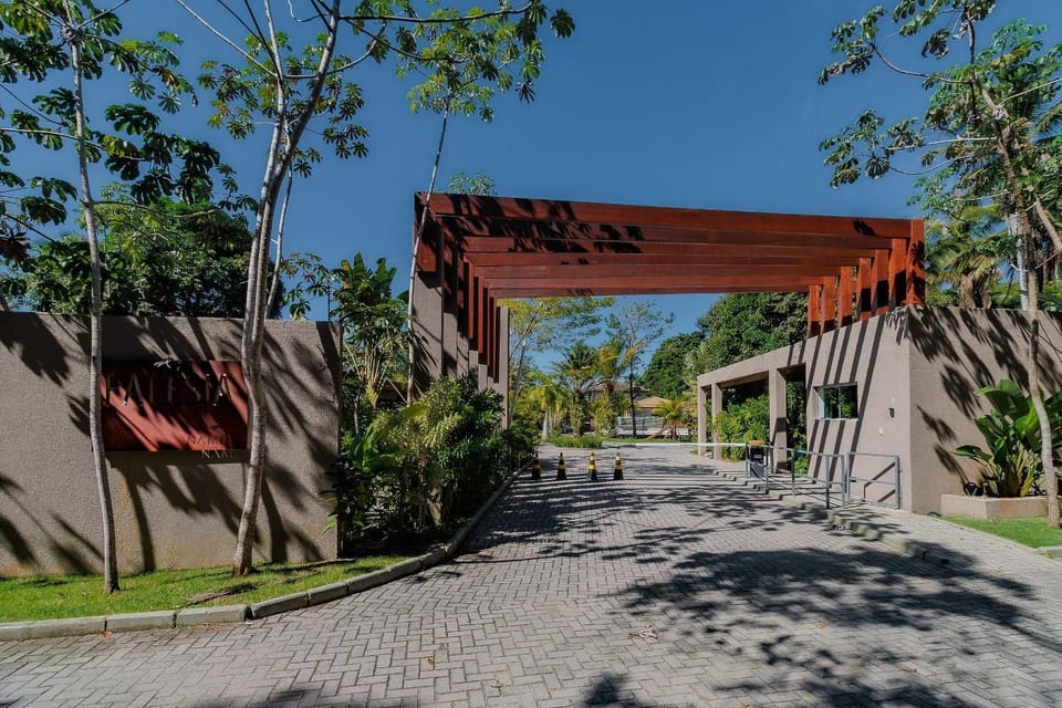 Facade/entrance, View (from property/room)
