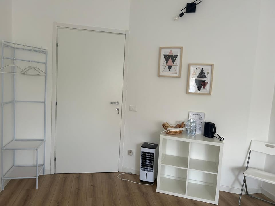 Coffee/tea facilities, wardrobe