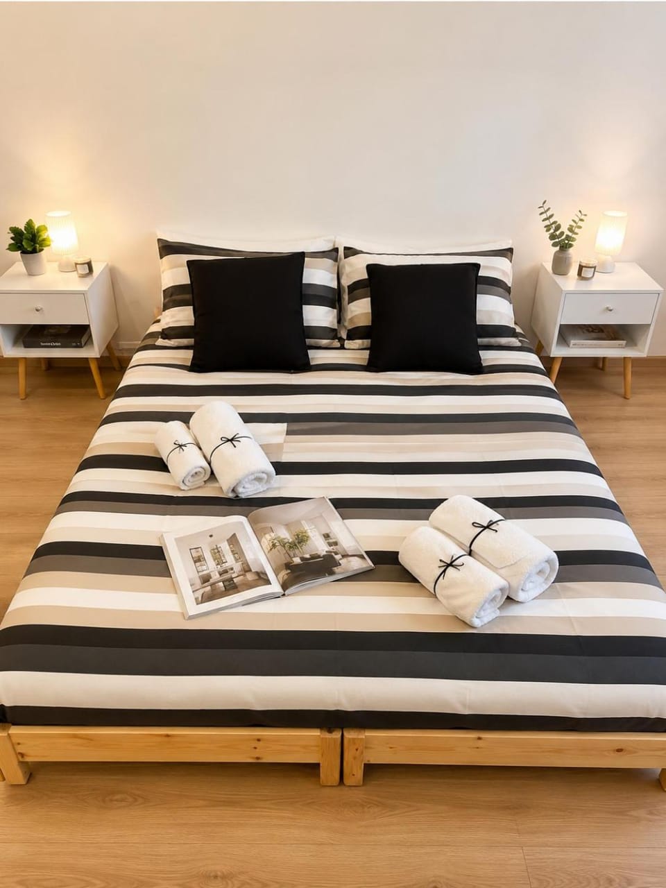 Bed, Photo of the whole room, Bedroom, towels