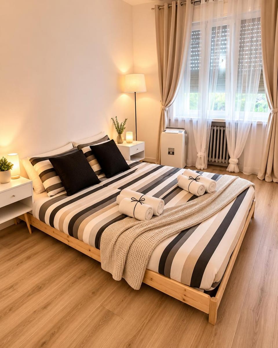 Bed, Photo of the whole room, Bedroom, internet, towels, air conditioner