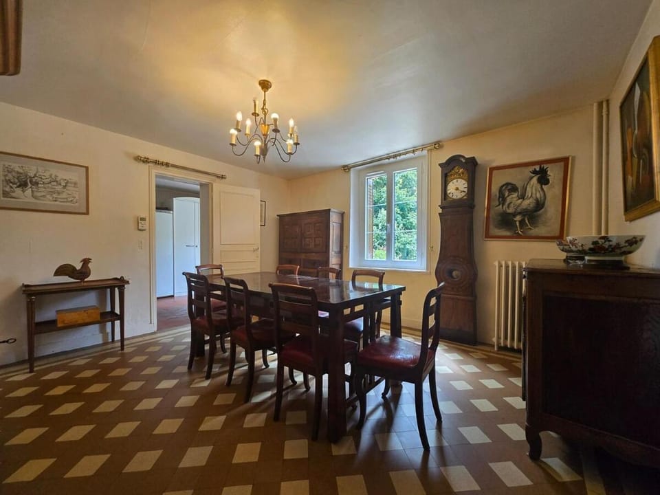Seating area, Dining area