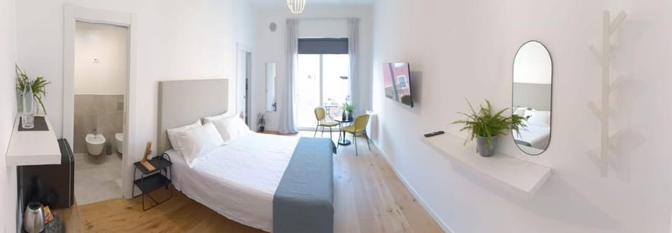 Photo of the whole room, Bedroom