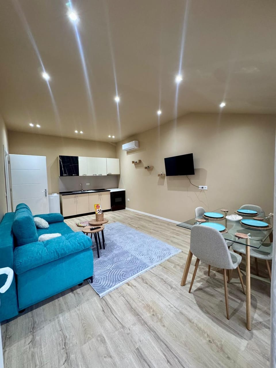 Kitchen or kitchenette, Living room, Seating area
