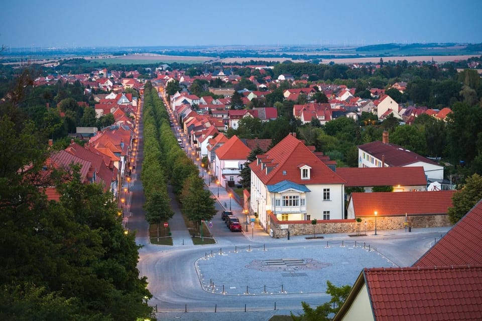 Neighbourhood, Natural landscape, Bird's eye view, City view, Street view, Location