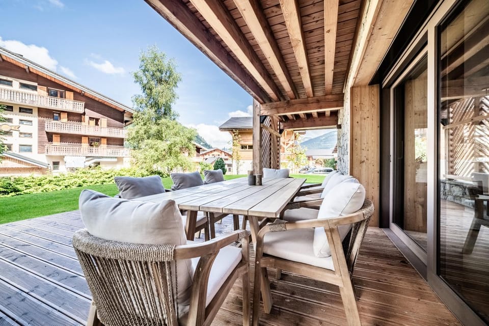 Property building, Patio, Day, View (from property/room), Balcony/Terrace, Seating area, Dining area