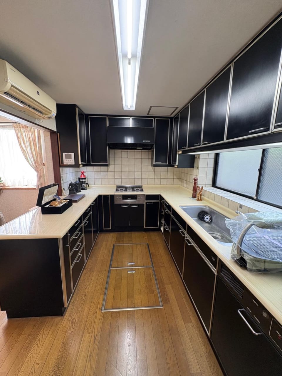 Kitchen or kitchenette, oven, stove