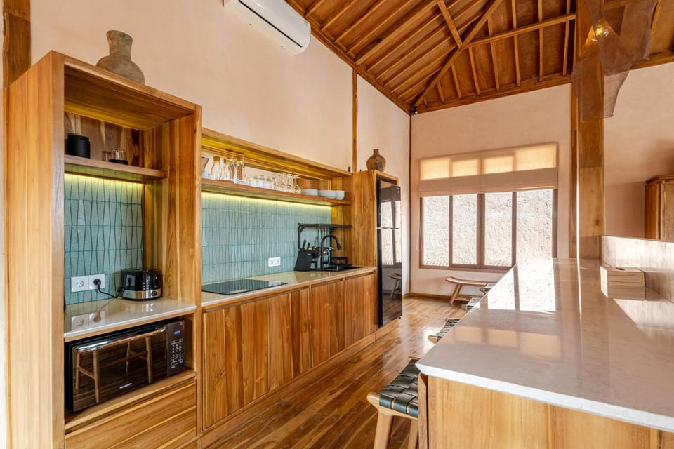 Kitchen or kitchenette, Dining area, stove