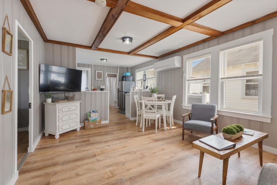 The Sand Bar - Heart of Hampton Beach House in Hampton Beach