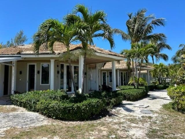 Sky Beach Club Bungalow 3 Steps from Beach With Club, Pool bungalow House in North Eleuthera