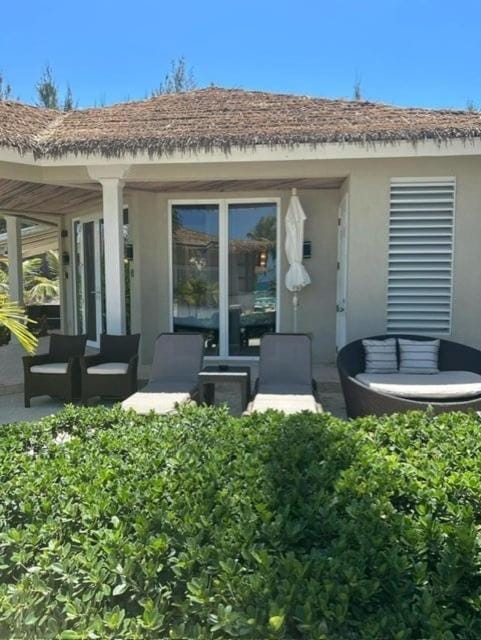 Sky Beach Club Bungalow 3 Steps from Beach With Club, Pool bungalow House in North Eleuthera
