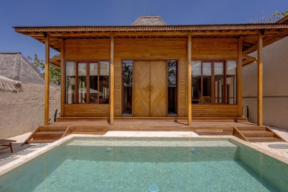 Property building, Day, Pool view, Swimming pool