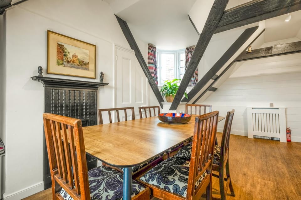 Seating area, Dining area, kitchen