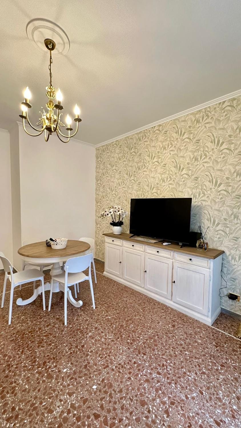 TV and multimedia, Kitchen or kitchenette, Dining area