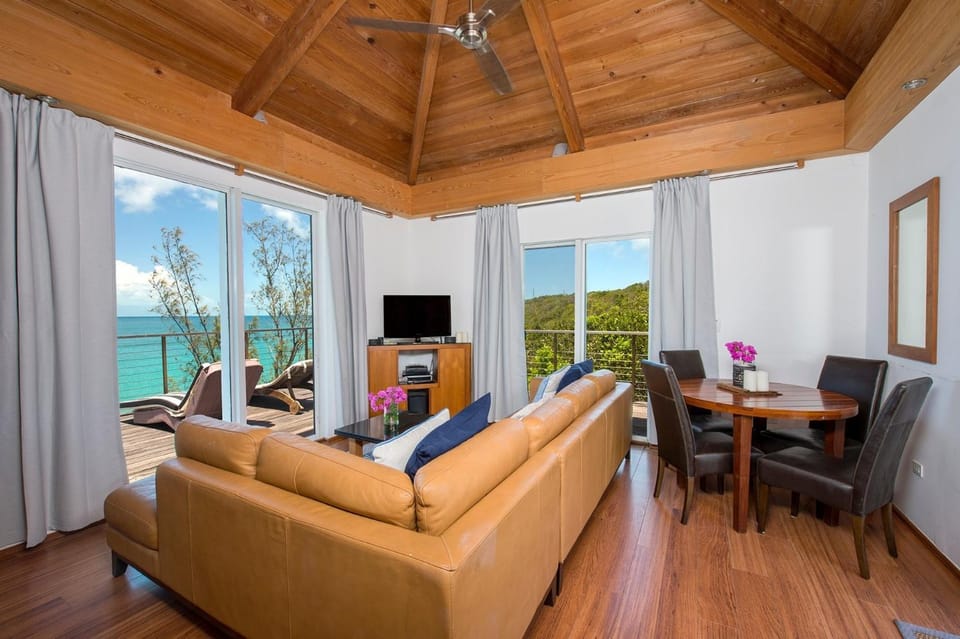 Touch of Class Estate - A Caribbean Beachfront Estate estate Apartment in Bahamas