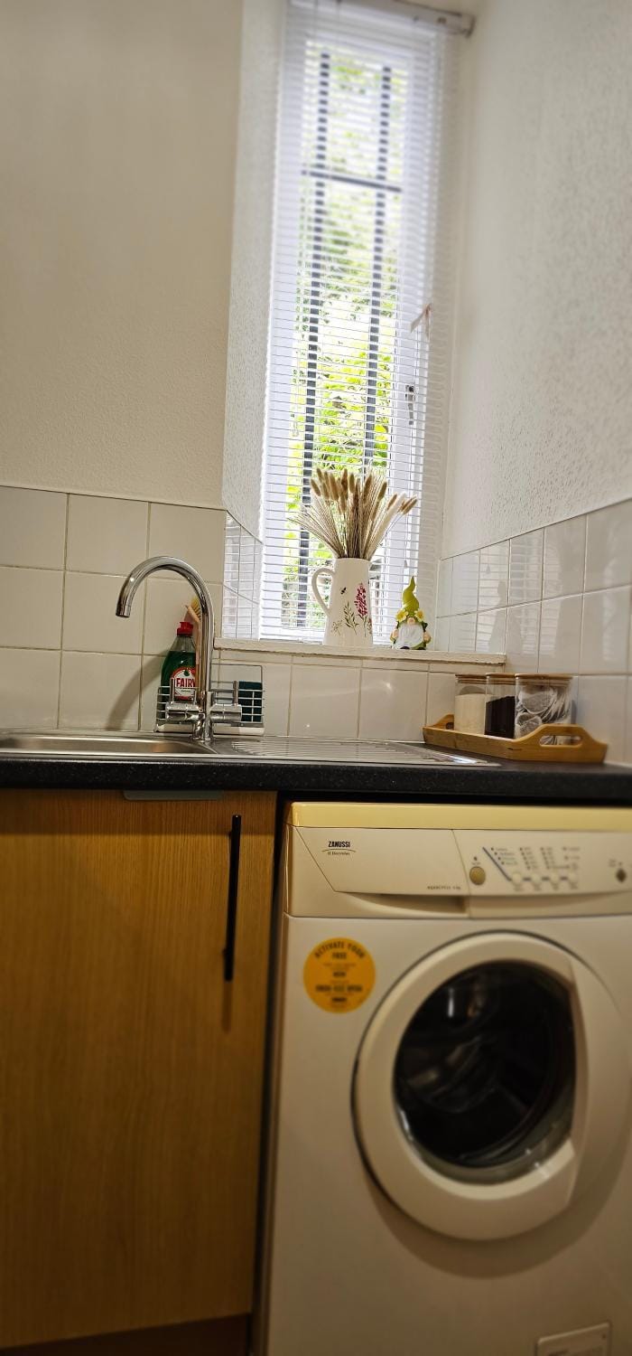 Kitchen or kitchenette, washing machine