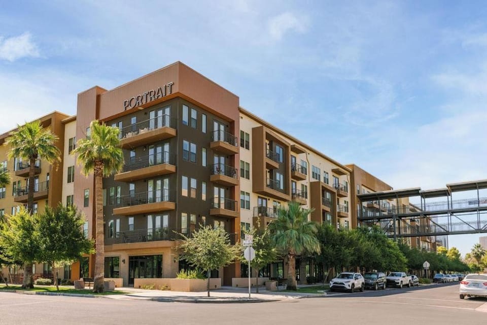 Boulevard Stays Modern Roosevelt Row Suite 2BR Pool Gym 5 Apartment in Phoenix