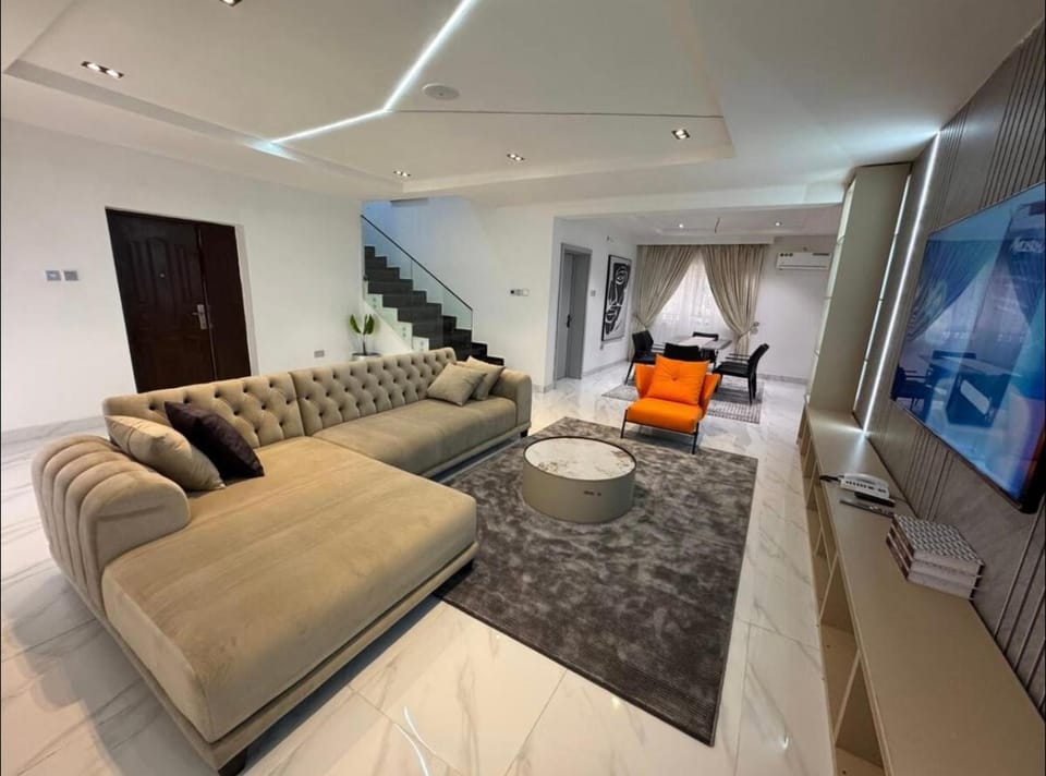 Central District three bedroom apartment in VI with pool Apartment in Lagos