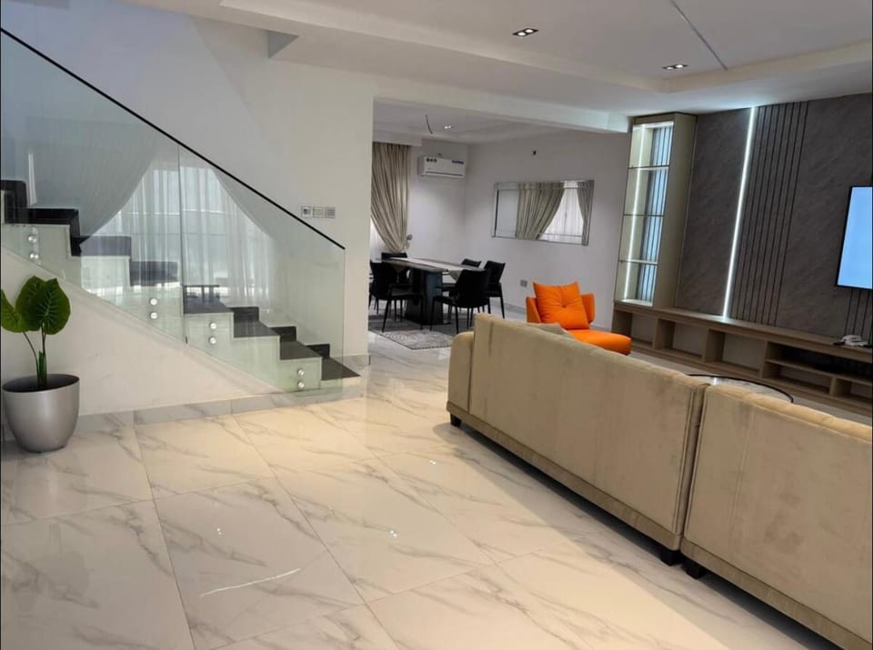 Central District three bedroom apartment in VI with pool Apartment in Lagos