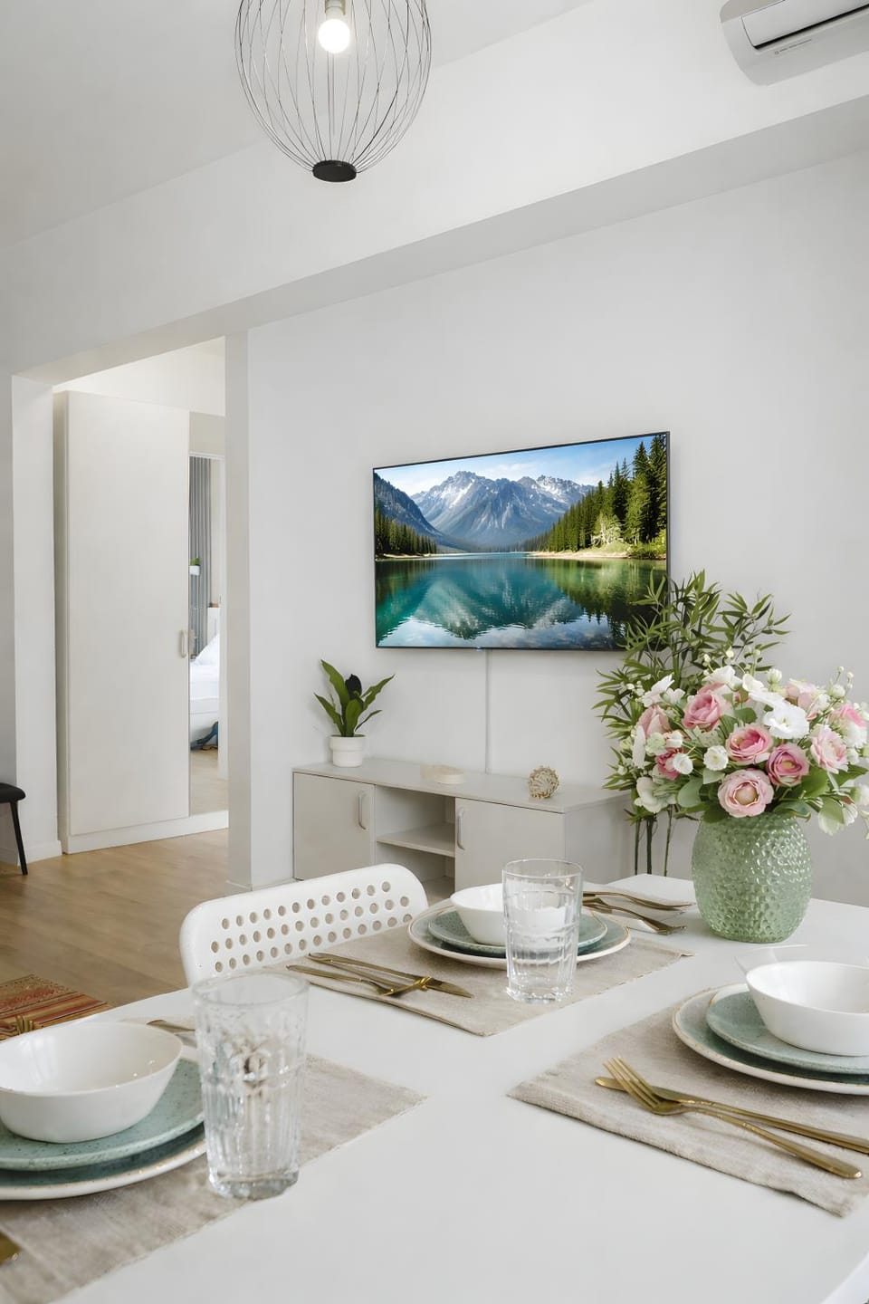 TV and multimedia, Dining area