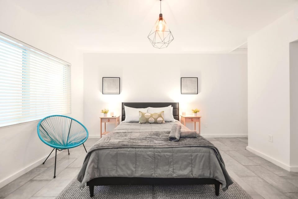 Bed, Seating area, Bedroom, towels