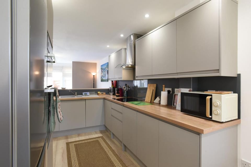 Air Maison - Solent Stay 3-Bed Townhouse in Lee-on-the-Solent House in Gosport