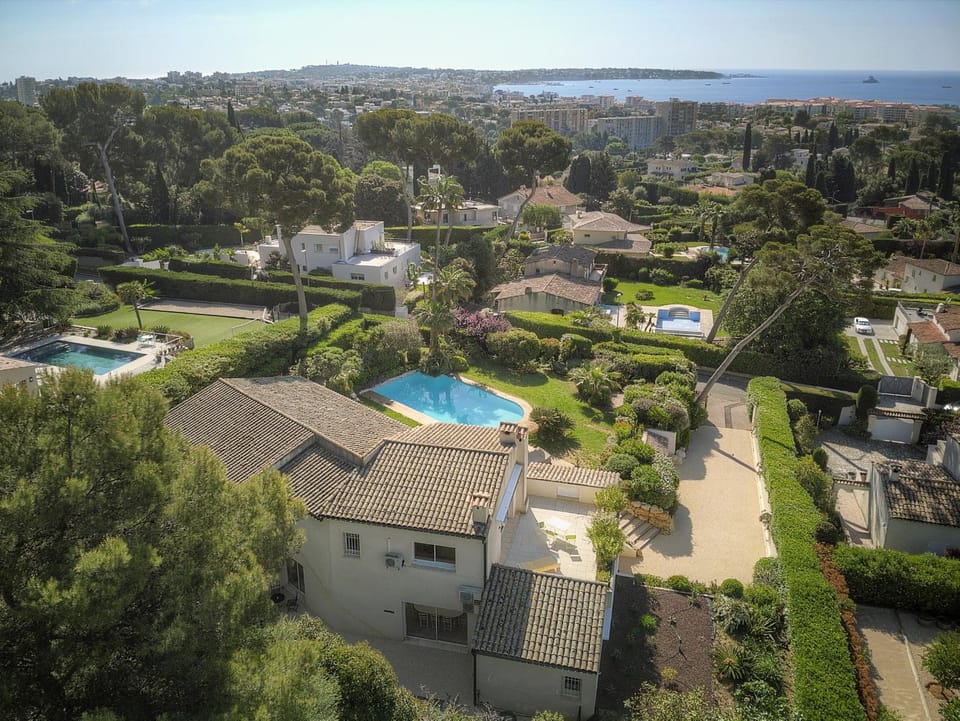 FRGK Villa Claude Juan-les-Pins Luxury Stay with Pool & Ultra-Fast Wi-Fi Villa in Antibes