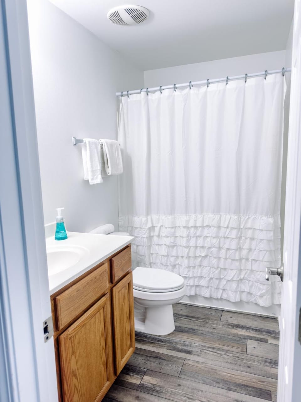 Shower, Toilet, Bathroom, towels