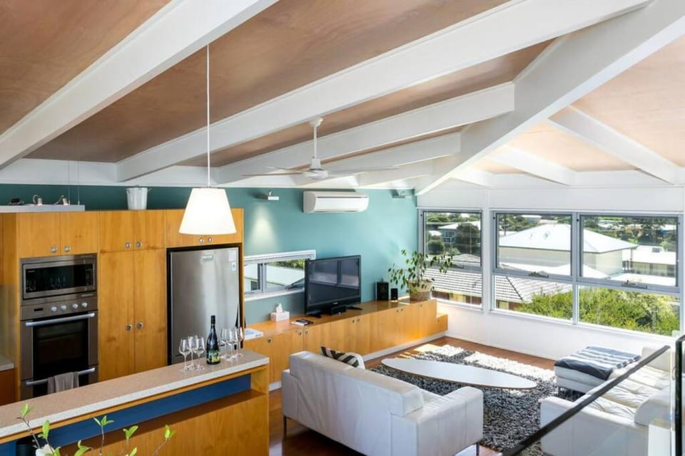 Walk to the beach - Family friendly - Wifi - The Tall House House in Port Elliot