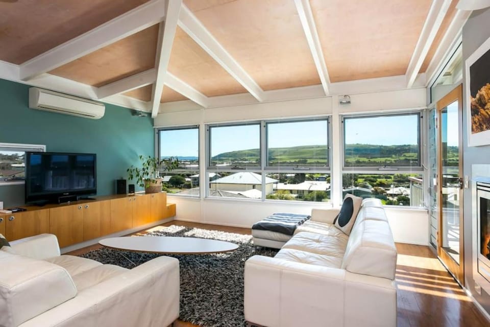 Walk to the beach - Family friendly - Wifi - The Tall House House in Port Elliot