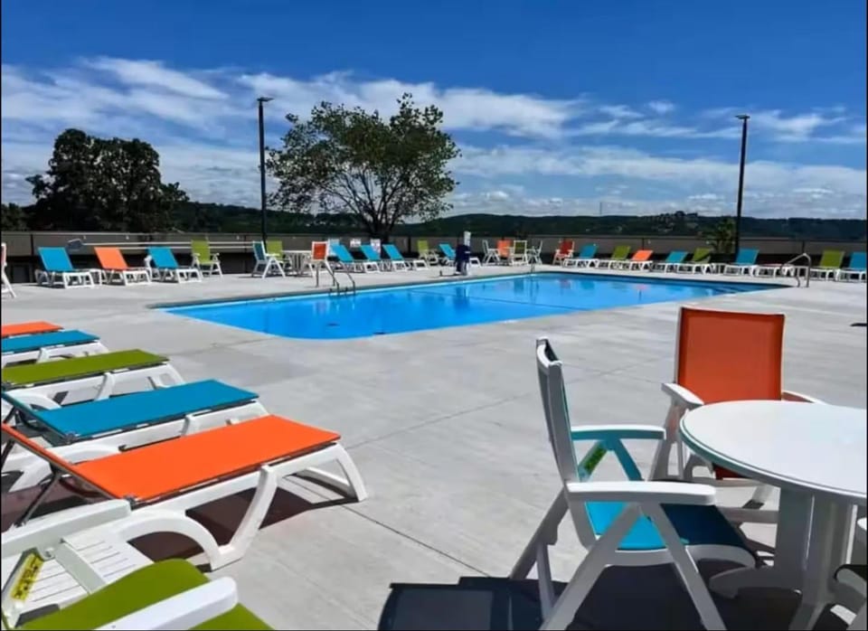 Swimming pool, sunbed