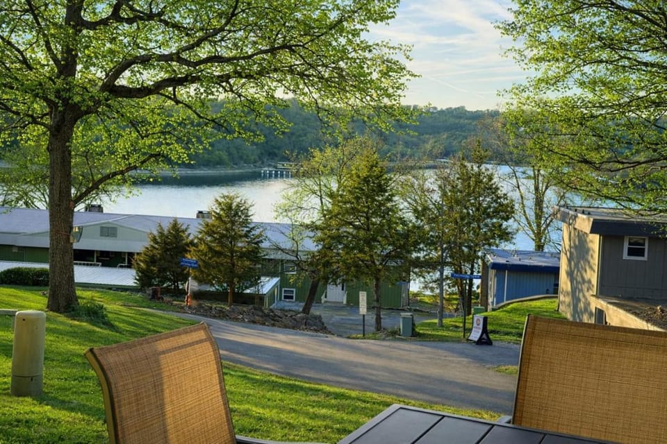 Splash and Stay at Kimberling Crossing House in Kimberling City
