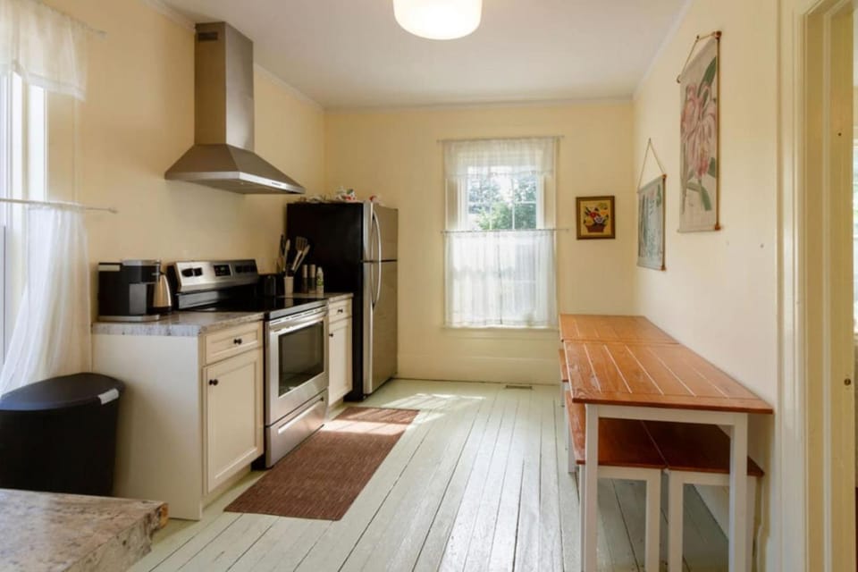 Kitchen or kitchenette, Dining area, dishwasher, oven, stove, toaster
