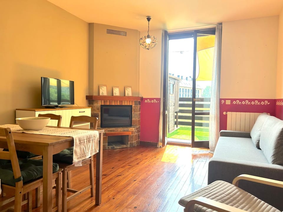 Apartament amb terrassa a Esterri by RURAL D'ÀNEU Apartment in Esterri d'Àneu