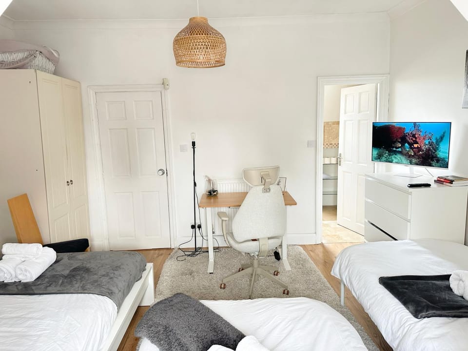 Bed, TV and multimedia, Seating area, Bedroom, towels, wardrobe