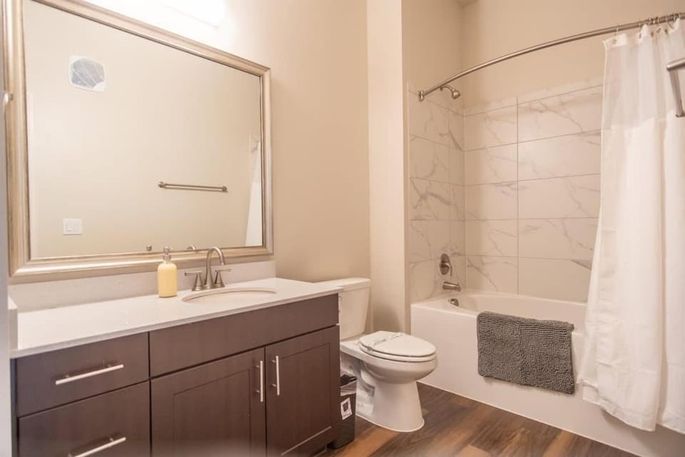 Boulevard Stays Nature Escape 2BR Suite Gym Pool Parking Apartment in Richardson