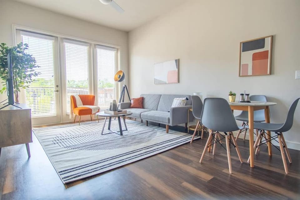 Boulevard Stays Nature Escape 2BR Suite Gym Pool Parking Apartment in Richardson