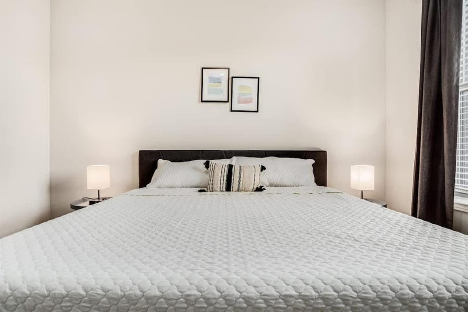 Boulevard Stays Trail Access Plus Parking Pool and Gym Apartment in Richardson