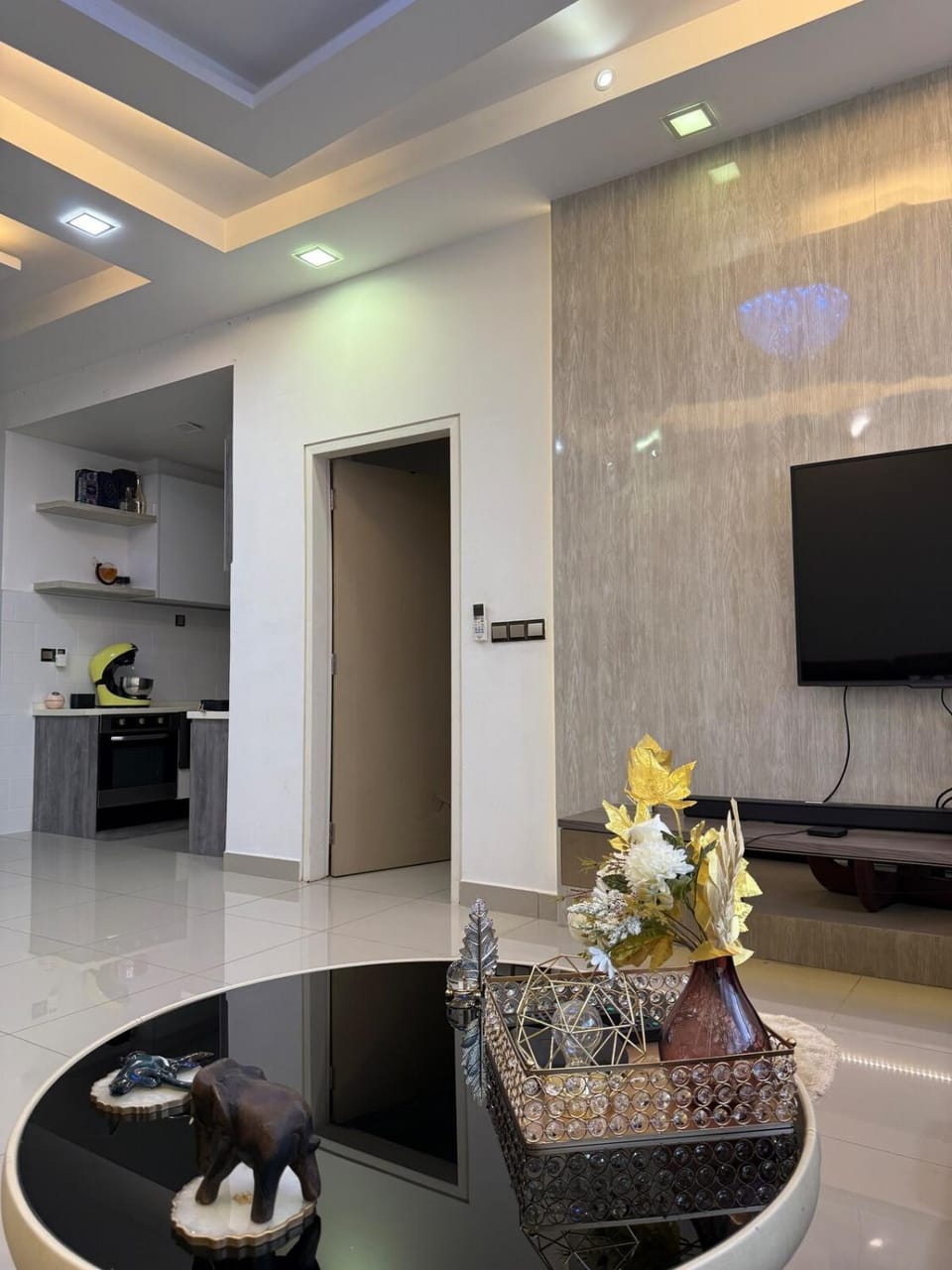 Lake-view condo retreat in Puchong Apartment in Subang Jaya