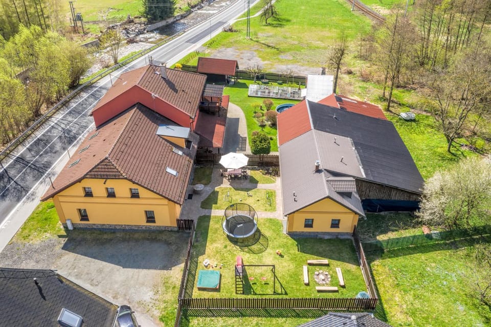 Property building, Neighbourhood