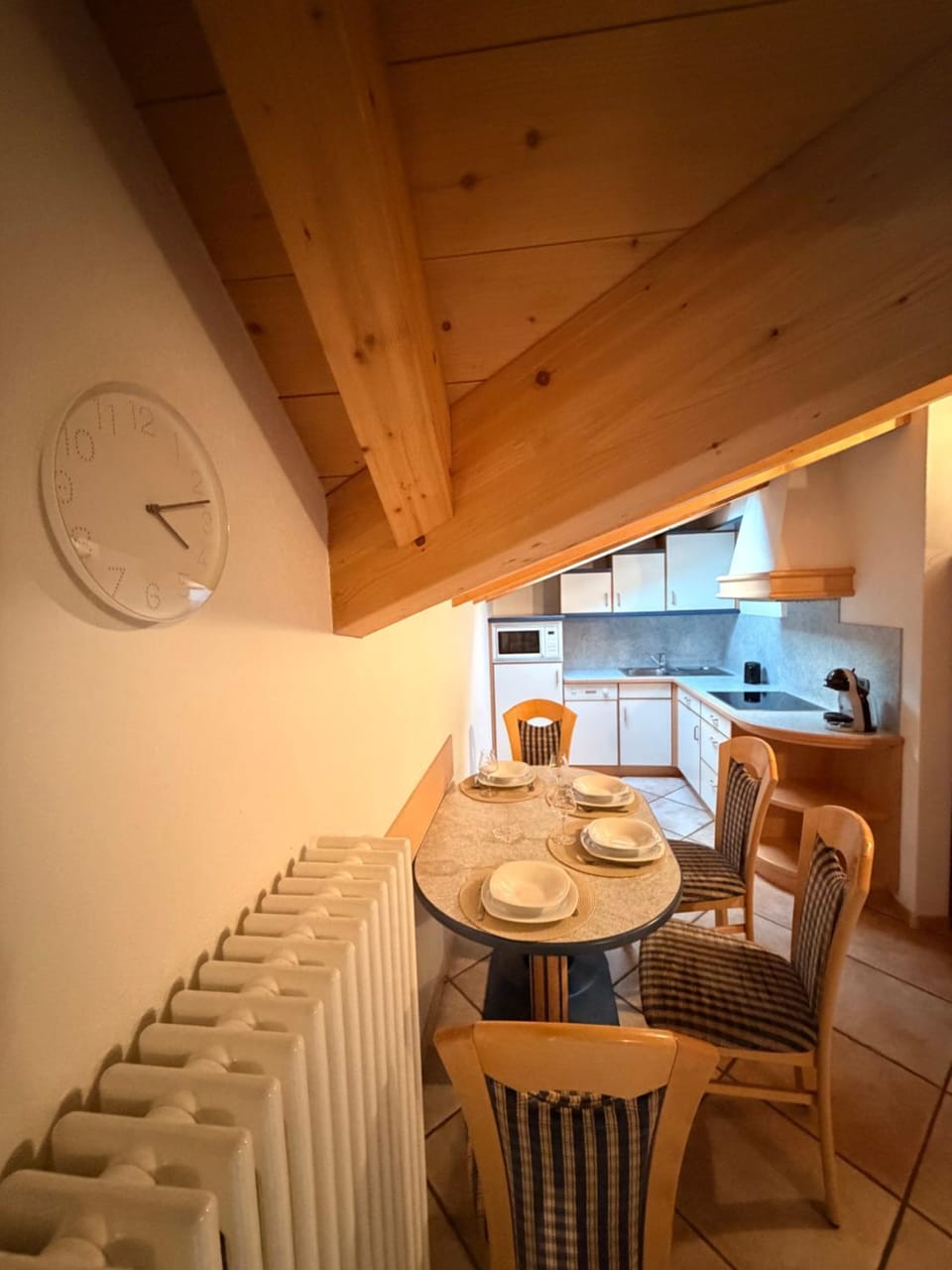 Kitchen or kitchenette, Dining area, stove