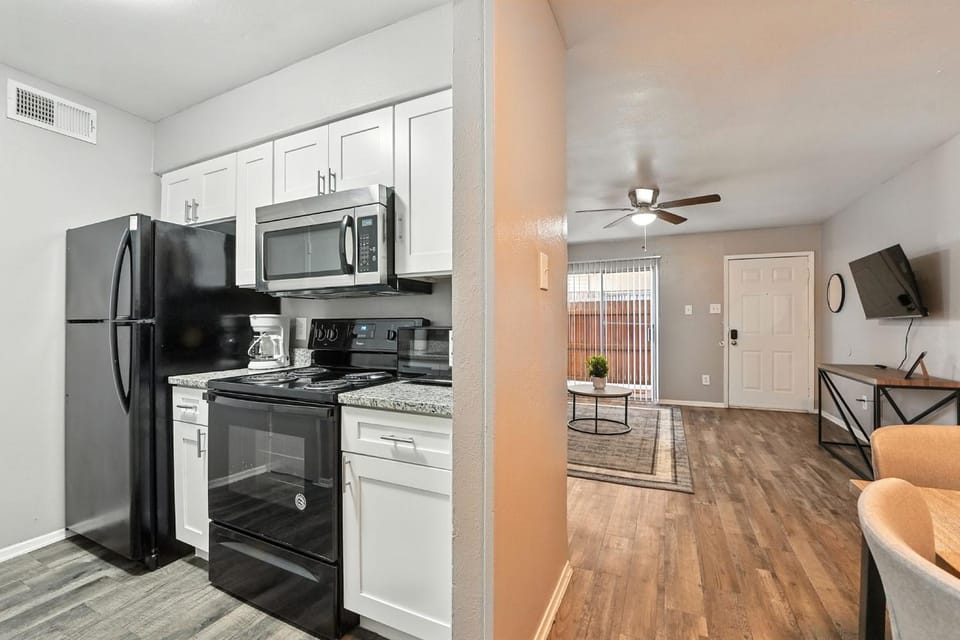 Spacious 2BR Furnished Apartment I Pool Apartment in Denton