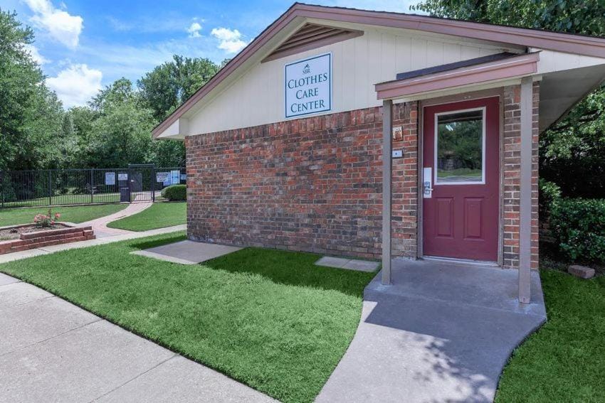 Family-Friendly 2Bd Midterm Stay I Parking Onsite Apartment in Denton