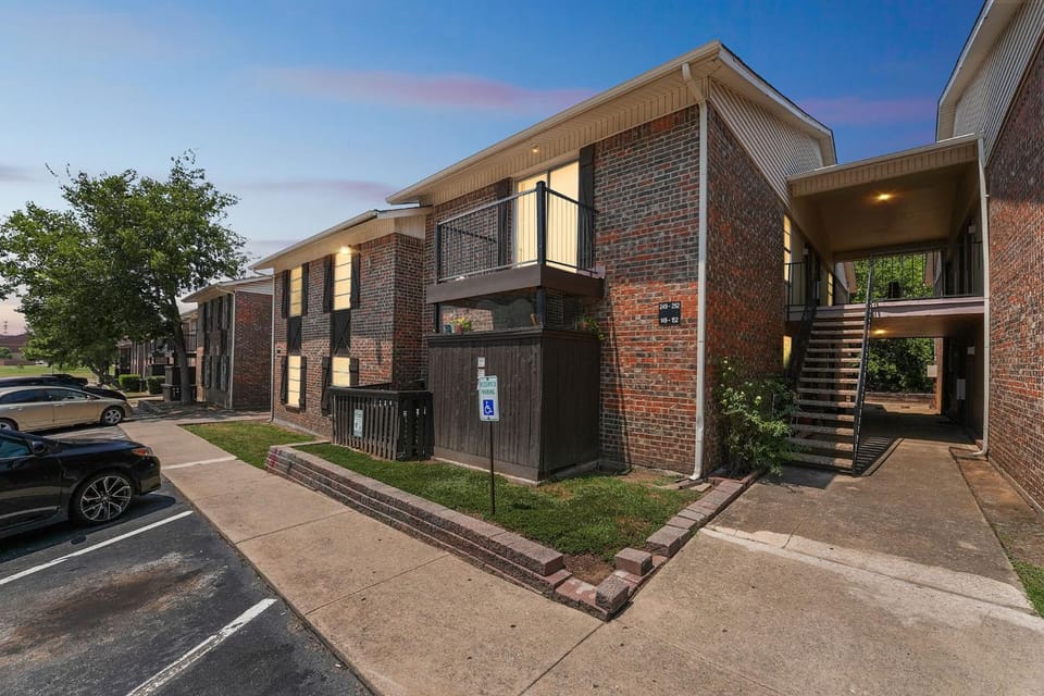 Comfortable 1BR Extended Stay I Onsite Parking Apartment in Denton