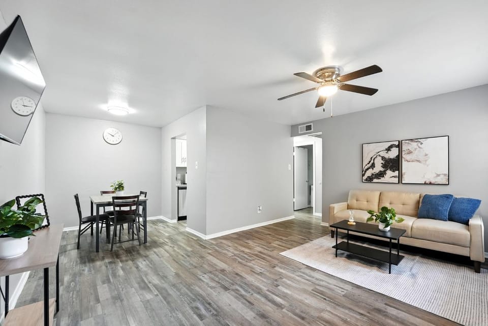 Comfortable 1BR Extended Stay I Onsite Parking Apartment in Denton
