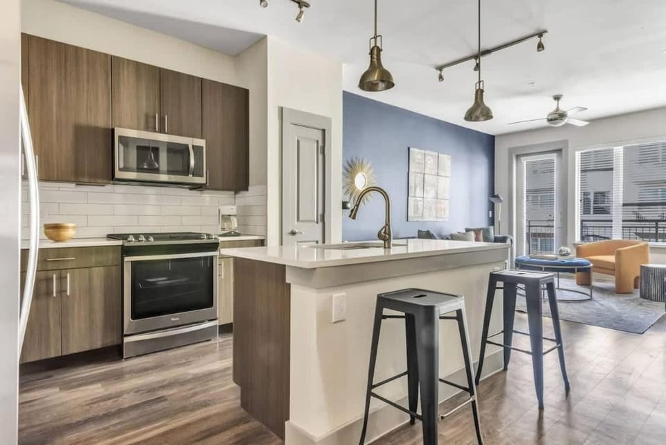 Boulevard Stays Dashing 1BR Suite Pool Parking Gym G Apartment in Richardson