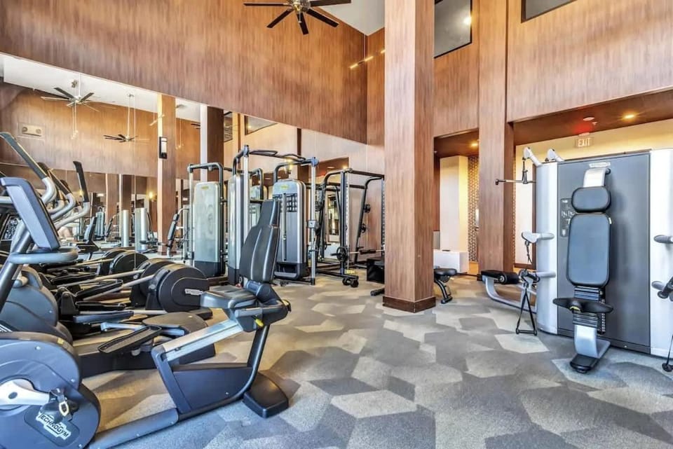 Boulevard Stays Dashing 1BR Suite Pool Parking Gym H Apartment in Richardson