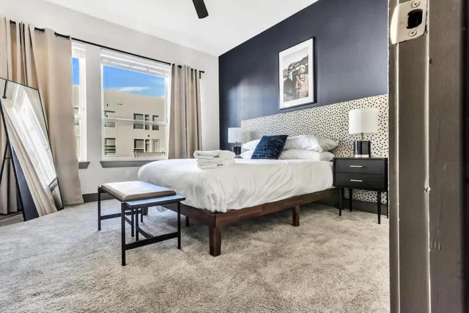 Boulevard Stays Dashing 1BR Suite Pool Parking Gym H Apartment in Richardson
